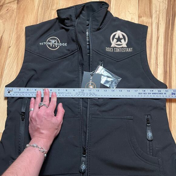 TETON RIDGE 2023 American Rodeo Contestant Size XL Vest NWT Embroidered Official - Picture 3 of 5